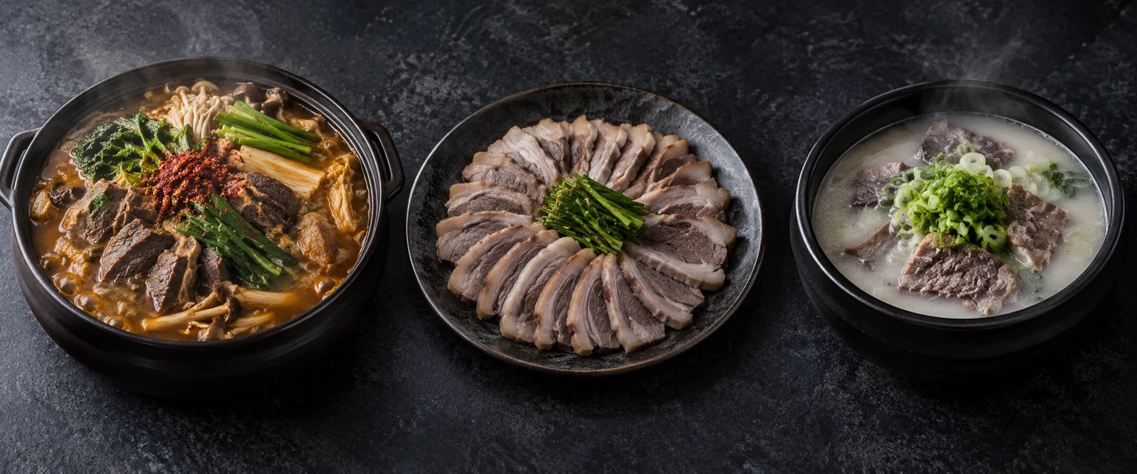 흑염소 전골, 수육, 탕을 나란히 놓고 비교한 모습